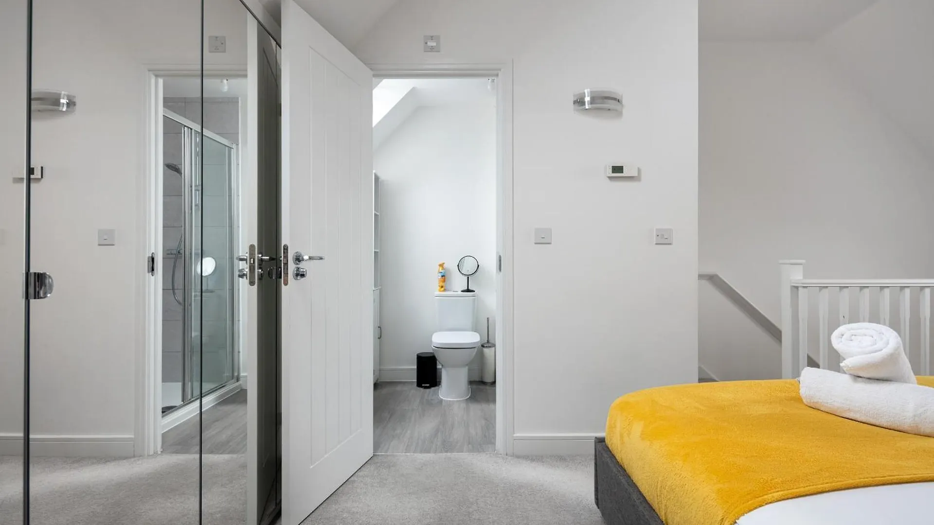 New Luton 3 Bedroom House, Contractors & Families, Sleeps 7 With Free Parking & Wifi 0*, Luton (Bedfordshire)