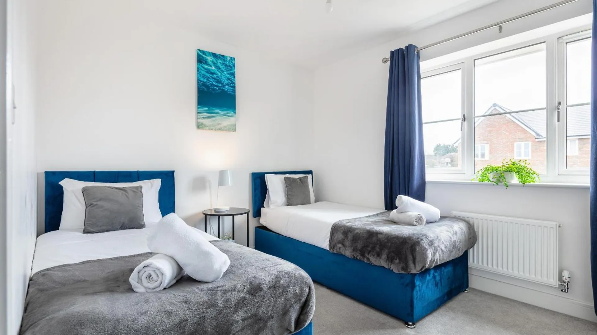 New Luton 3 Bedroom House, Contractors & Families, Sleeps 7 With Free Parking & Wifi United Kingdom