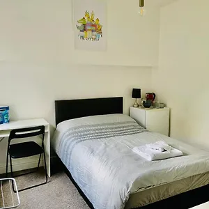 Hostel 305 High Town Road, Luton (Bedfordshire)