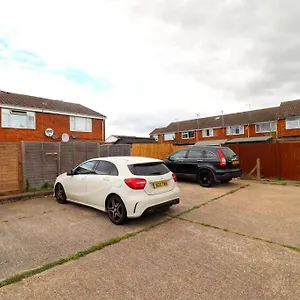 Apartment Luxury 5 Mins To Luton Airport Sleeps 4, Luton (Bedfordshire)