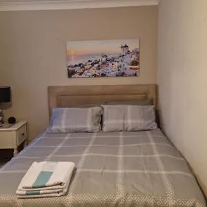 Homestay Yvonnehut, Luton (Bedfordshire)