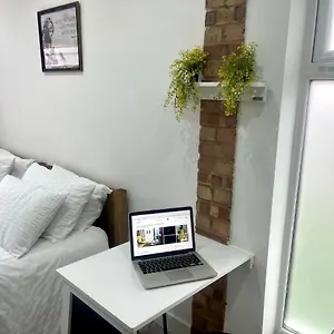 Apartment Great Near Airport - Super Host 2 Years Running!, Luton (Bedfordshire)