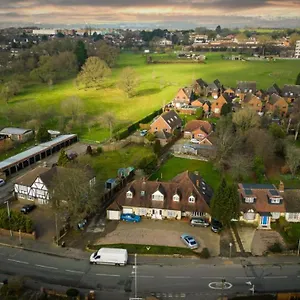 Homestay Ashcroft Quiet Garden House-london Luton Airport, Luton (Bedfordshire)